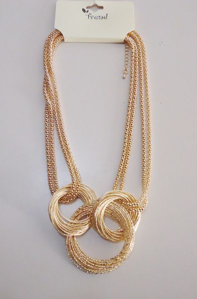 Colar com Argolas Douradas